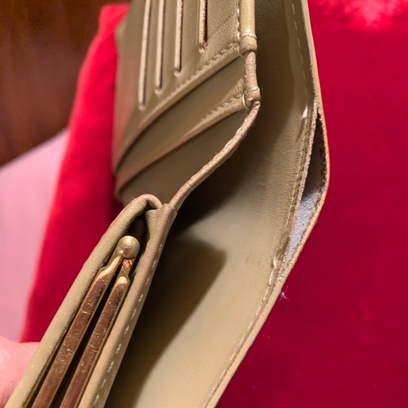 AUTHENTICATED Louis Vuitton vernis wallet - Picture 13 of 16